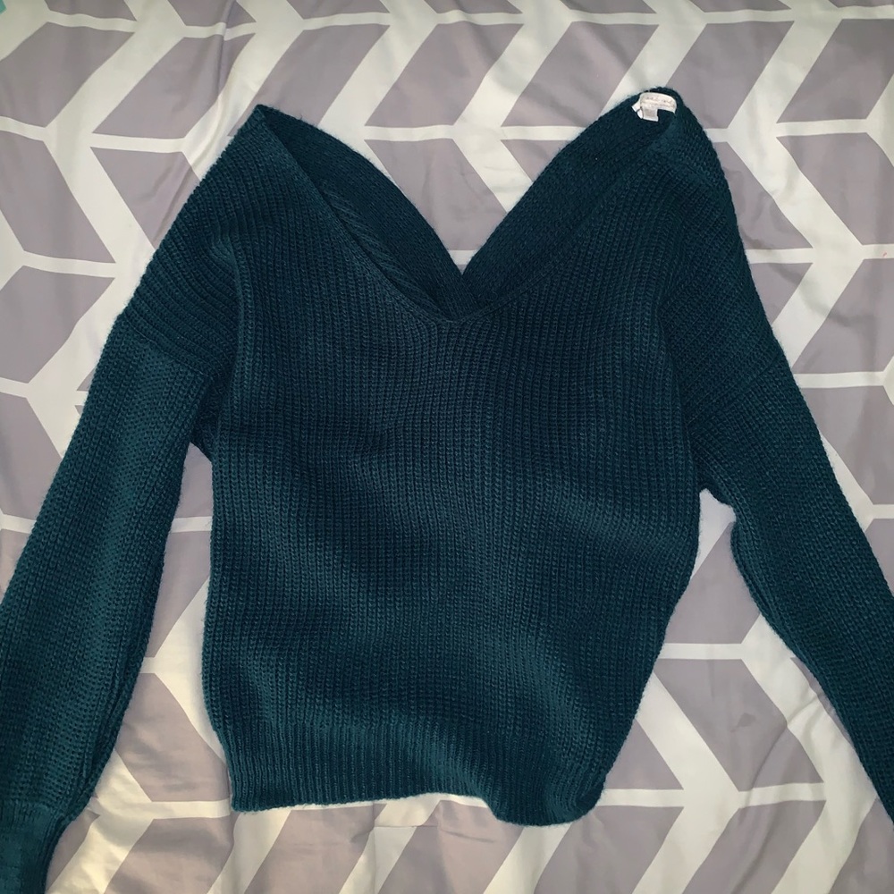 Greenish Knit V-Neck Sweater with the Criss Cross Design